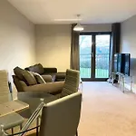 Best Price! Huge 1 Bed Apartment, City Centre, Single Beds Or Super King, Sofabed & Free Secure Parking