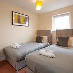 Best Price! Superb City Centre Apartment, 2 Superkings Or 4 Singles Smart Tv & Sofa Bed- Free Secure Parking