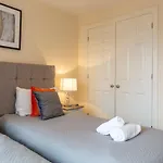 Best Price! Superb City Centre Apartment, 2 Superkings Or 4 Singles Smart Tv & Sofa Bed- Free Secure Parking