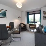 Best Price! Superb City Centre Apartment, 2 Superkings Or 4 Singles Smart Tv & Sofa Bed- Free Secure Parking