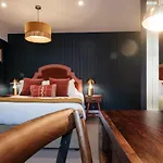 The White Star Tavern
