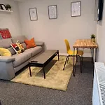 Morris Lodge, Southampton - 1 Bedroom, Free Wifi & Parking