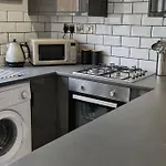 Morris Lodge, Southampton - 1 Bedroom, Free Wifi & Parking
