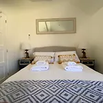 Little Lodge - Beautiful Modern Open Plan Lodge