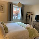 Number 10 Serviced Apartment - Chapel