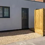 The Hideout - Free Parking