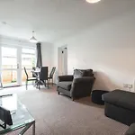 Best Price - Fantastic 2Bed 2Bath City Centre Apartment! 1 Double Bed, 3 Singles Or Kingsize, Sofabed, Smart Tvs, Free Parking