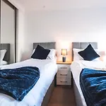 Best Price - Fantastic 2Bed 2Bath City Centre Apartment! 1 Double Bed, 3 Singles Or Kingsize, Sofabed, Smart Tvs, Free Parking