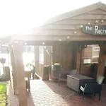 The Retreat, A Luxury Riverside Cottage & Garden