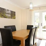City Centre Townhouse Sleeps 9 With Free Parking!