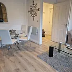 2-Bedroom Apartment *Nr City Centre With Parking*
