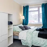 Shirley House 3, Guest House, Self Catering, Self Check In With Smart Locks, Use Of Fully Equipped Kitchen, Close To City Centre, Ideal For Longer Stays, Walking Distance To Bat, 20 Min Drive To Fawley Refinery, Excellent Transport Links