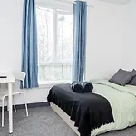 Shirley House 3, Guest House, Self Catering, Self Check In With Smart Locks, Use Of Fully Equipped Kitchen, Close To City Centre, Ideal For Longer Stays, Walking Distance To Bat, 20 Min Drive To Fawley Refinery, Excellent Transport Links