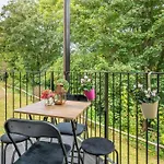 Forest View Apartment- Private Balcony