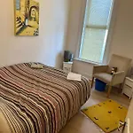 Double Bedroom Close To Common Park & City Centre