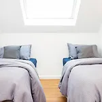 Shirley Apartments, 2 Bedroom, Sleeps Up To 6, New Build, 6 Min Drive To Cruise Ship Terminals And City Centre