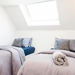 Shirley Apartments, 2 Bedroom, Sleeps Up To 6, New Build, 6 Min Drive To Cruise Ship Terminals And City Centre