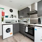 Atlas Apartment - The Pillar Of Town