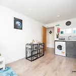 Atlas Apartment - The Pillar Of Town