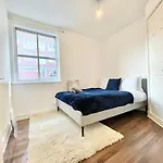 Town Centre Flat- Great For Contractors - Sleeps 4 - Free Parking