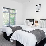 3Br, Sleeps 8 Walk To Mayflower & Parking!