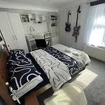 Private Flat In City Centre With Parking