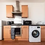 Highland - 2 Bedroom Flat With Parking