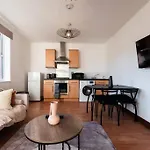 Highland - 2 Bedroom Flat With Parking