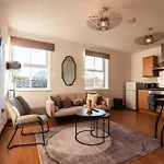 Highland - 2 Bedroom Flat With Parking