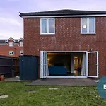 Detached House With Driveway Parking
