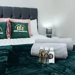 Persephone Apartment - The Goddess Of Town