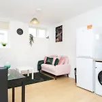 Persephone Apartment - The Goddess Of Town