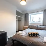 Central Modern Flat In Southampton, Sleeps 5, Free Off-Road Parking, Close To Hospital, Cruise Terminal And Centre, Great For Contractors, Friends & Families