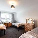 Central Modern Flat In Southampton, Sleeps 5, Free Off-Road Parking, Close To Hospital, Cruise Terminal And Centre, Great For Contractors, Friends & Families