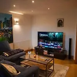 1-Bed Flat In Ocean Village