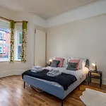 Spacious Flat In City Centre With Garden