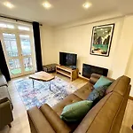 Spacious 3 Bedroom Apartment Close To Marina, 2 Parking Spaces, Kingsize Or Single Beds