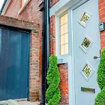 Host & Stay - Broadland House