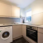 Newly Refurbished - Stylish Central Apt W/Parking