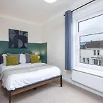 4 Bed House With Driveway Parking