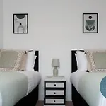 House With Parking Close To City Centre