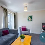 City Centre Townhouse, Sleeps 8, Free Parking