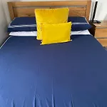 Stylish & Modern Central Studio Apartment Free Parking