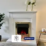 Eastleigh House By Your Stay Solutions Short Lets & Serviced Accommodation Southampton With Free Wi-Fi & Close To Airport