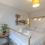 Chic Flat In Woolston: Nr Southampton City Centre