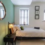 Gorgeous Two Bedroom Apartment With Free Evening Parking