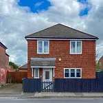 Detached House With Driveway Parking