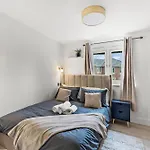 Stylish 2-Bedroom Retreat In Southampton