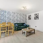 Stylish 2-Bedroom Retreat In Southampton