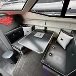 Yacht \